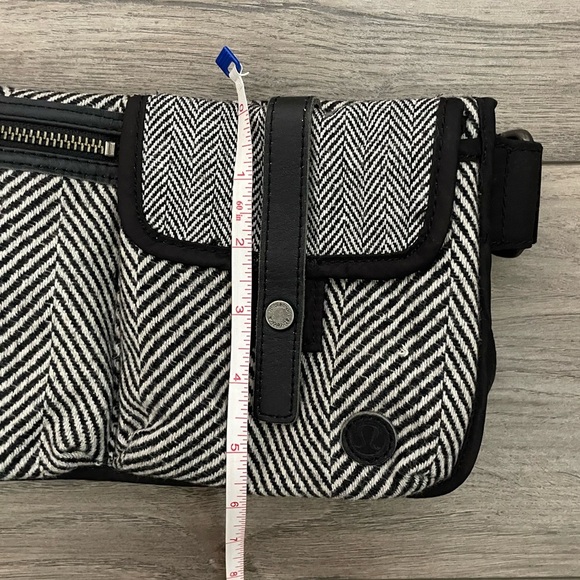 LULULEMON- Athletica Fanny Pack Hip Bag - Picture 6 of 6